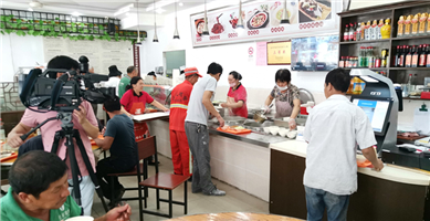 老年食堂也能“刷臉”就餐，老人們說，再也不擔(dān)心丟卡了